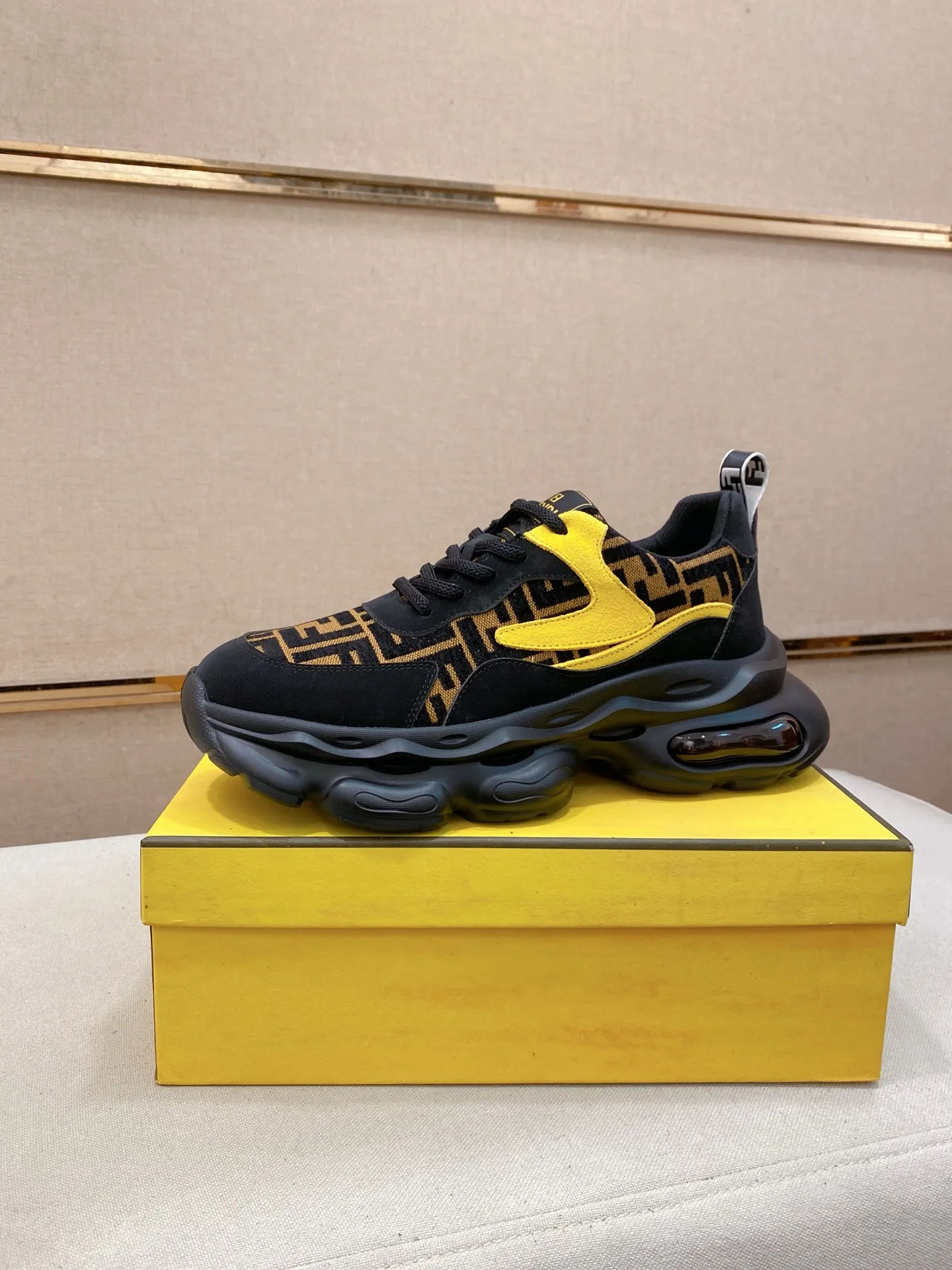 Factory price 442💰 (fendi) New style 👊🏻 upper 🇮🇹 imported cowhide fabric 🇩🇪 lining imported sheepskin lining. The original outsole is molded to highlight the identity of every man, and the upper foot is elegant and stable🚶🏻🚶🏻The high-end custom counters reproduce the original version📯No matter the wind or rain, the shoe last remains unchanged and can withstand the verification of time🔍️,🔵 Size: 38-44